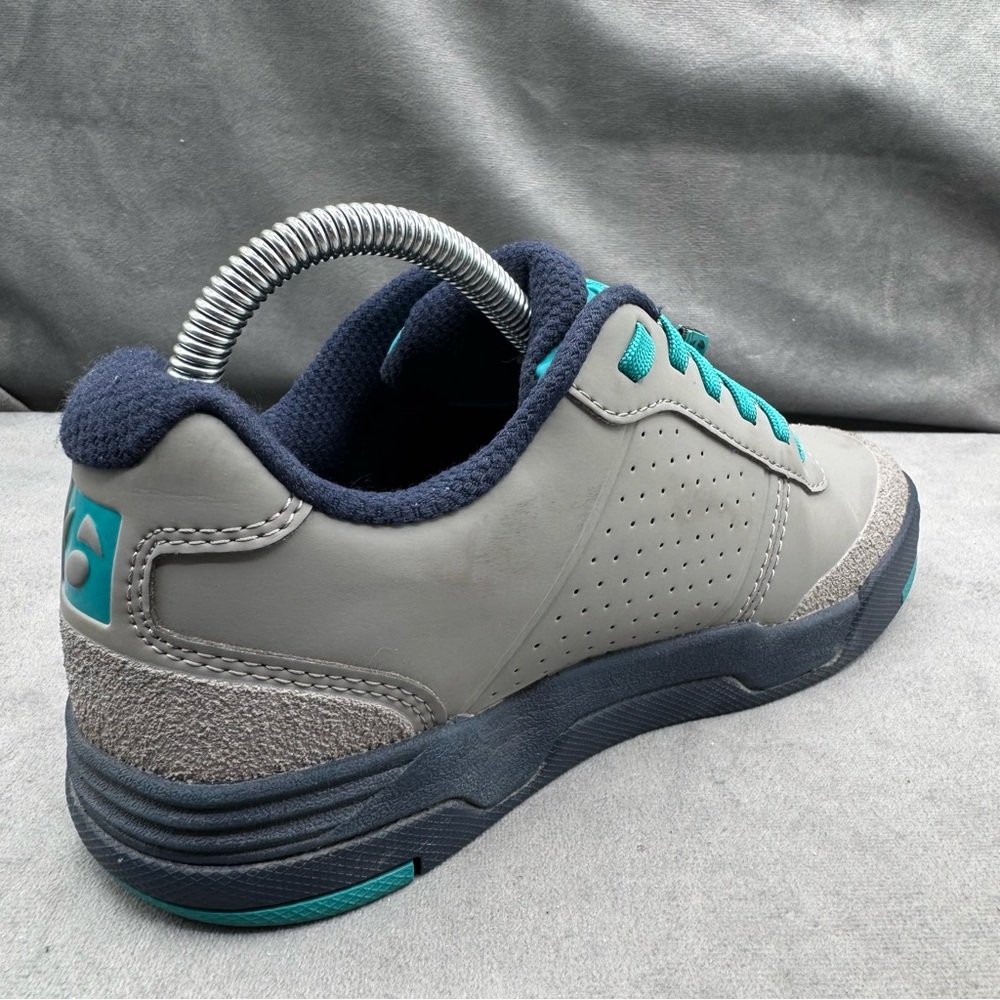 Bontrager Flatline Women’s Size 7.5 MTB Shoes Gravel Teal Vibram Sole - Picture 7 of 14